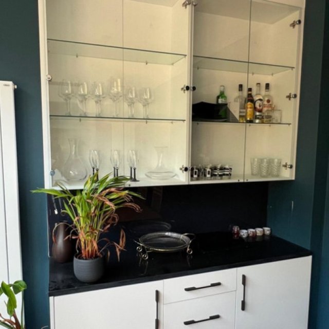 Central Bedrooms And Kitchens